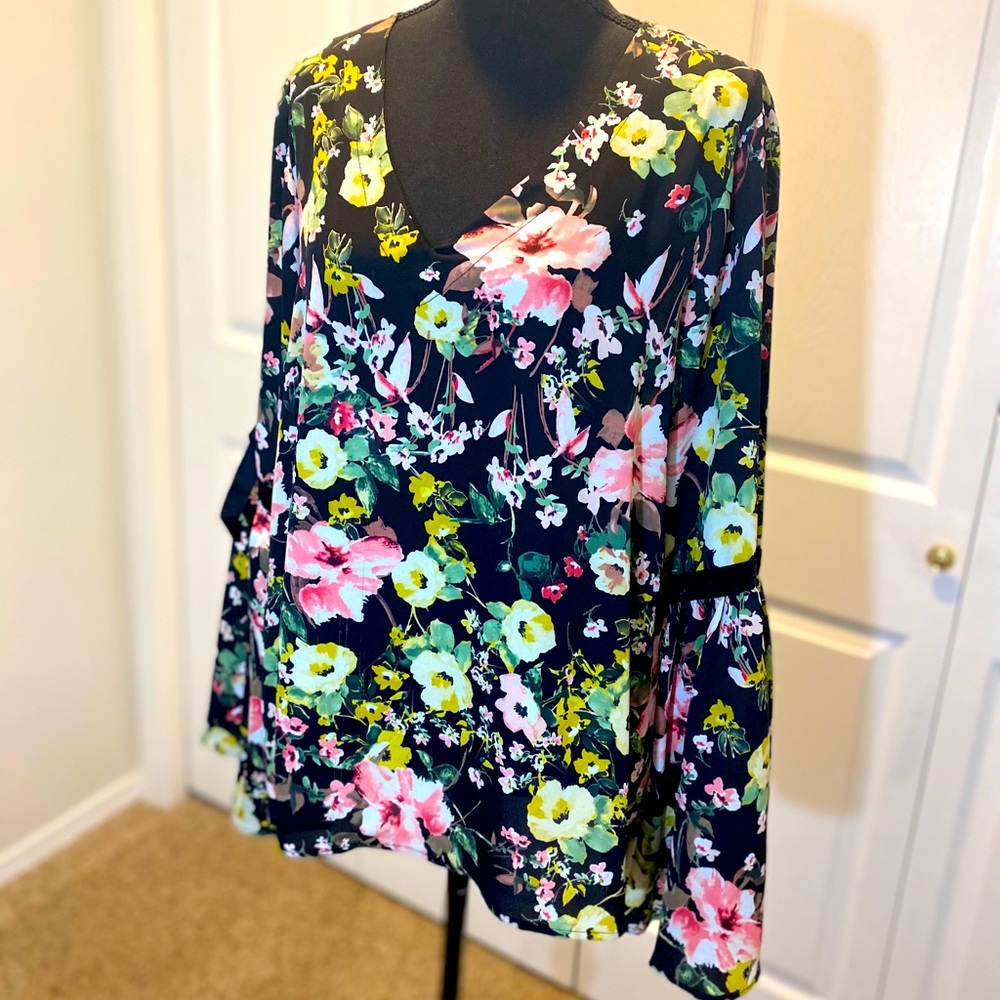 Halogen blouse with bell sleeves in size Large